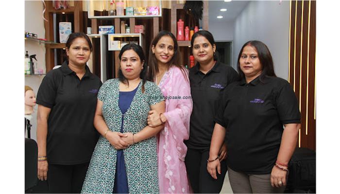 Aaru Makeup Studio