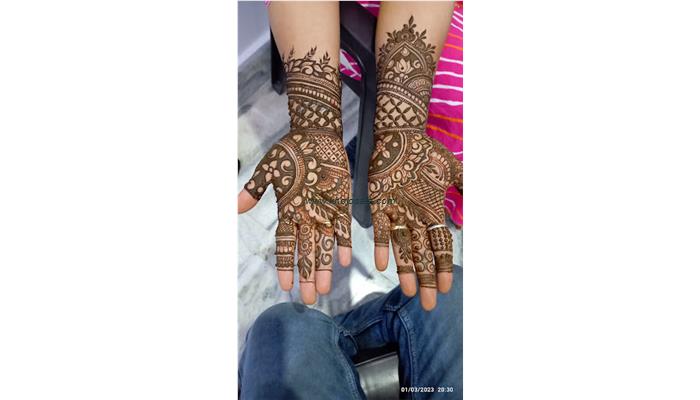 Anshul Mehandi Artist