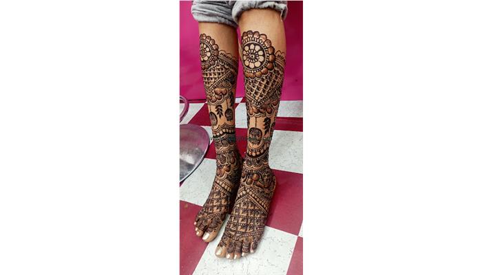 Chandni professional Mehndi artist