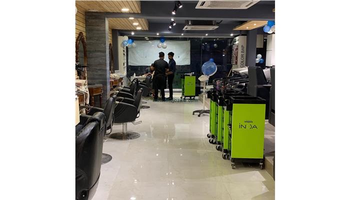 Hair N Shanti,Unisex Salon