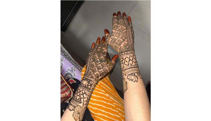 Henna Artist