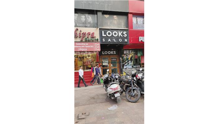 LOOKS Salon, Karol Bagh