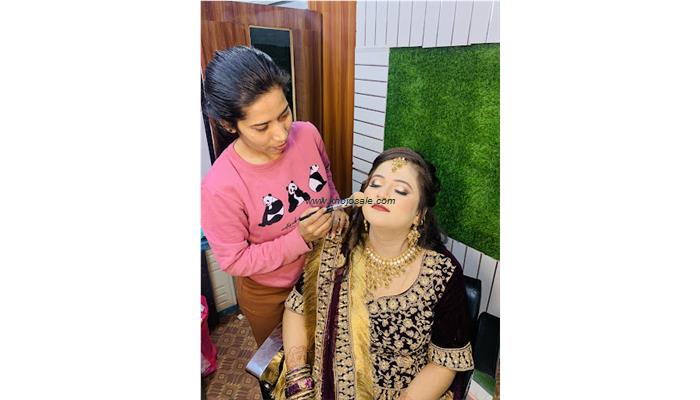 Loreat Family Saloon