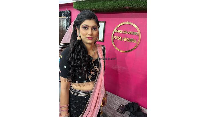 Makeup Artist Riya Arora