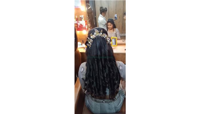 Priya Beauty Parlour