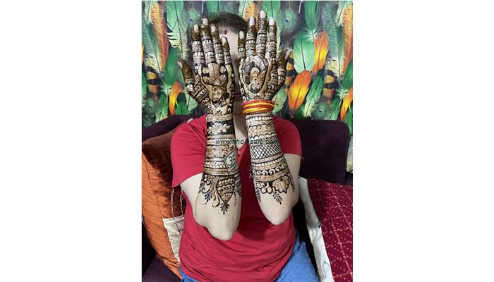 Priya Mehndi Artist
