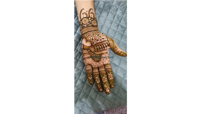 Raviska Mehandi Artist
