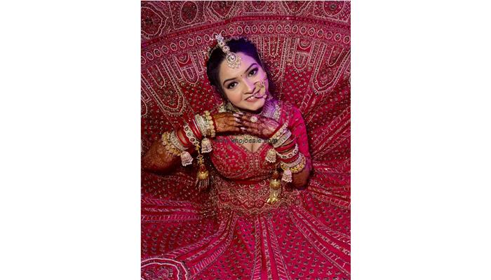 Roop Nikhar Beauty Parlar Gaighat Bssti