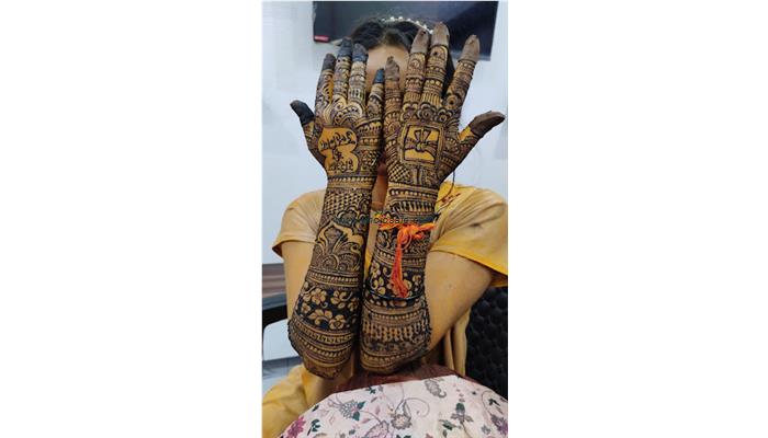 Shivi Mehandi Artist Jhansi