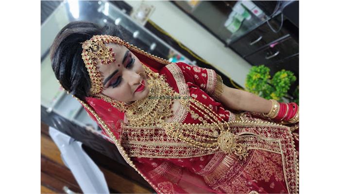 VANITY MAKEUP (वैनिटी मेकअप) Beauty Parlour